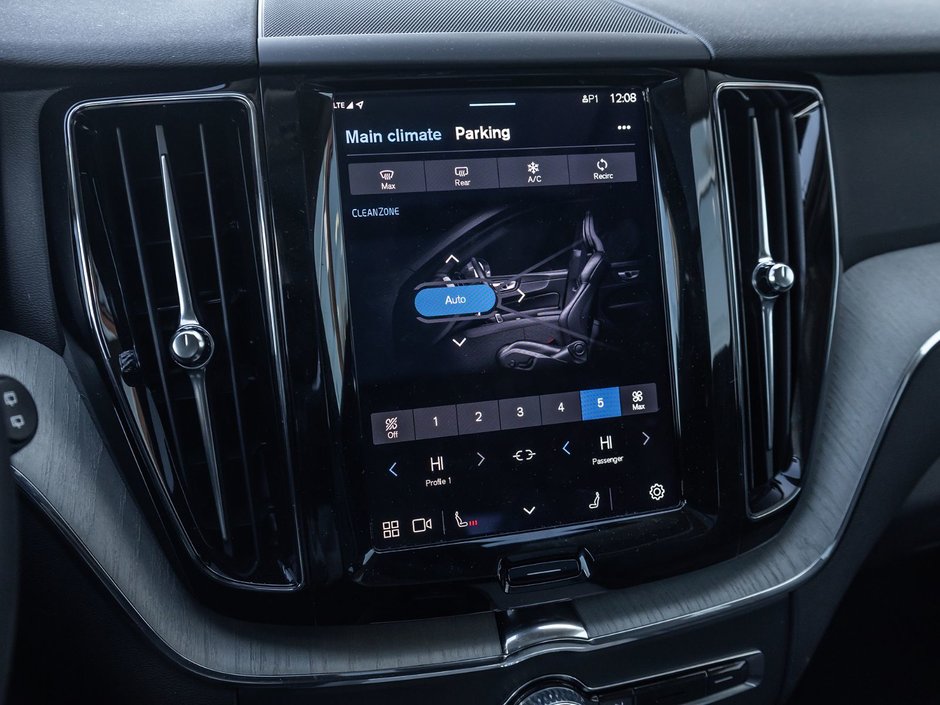 2025 Volvo XC60 Plus Dark Theme-21