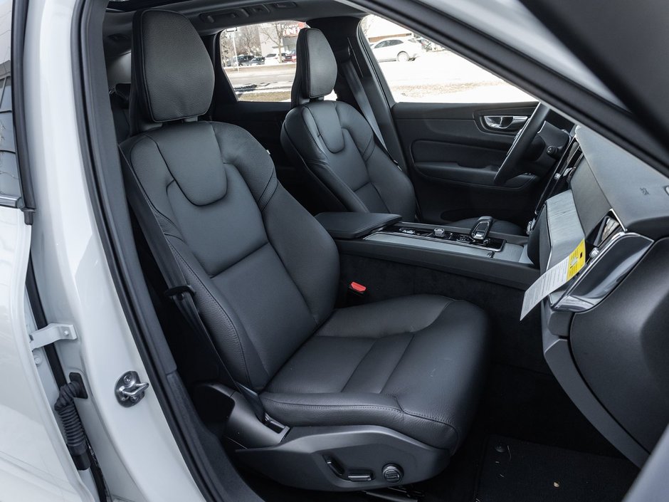 2025 Volvo XC60 Plus Dark Theme-24