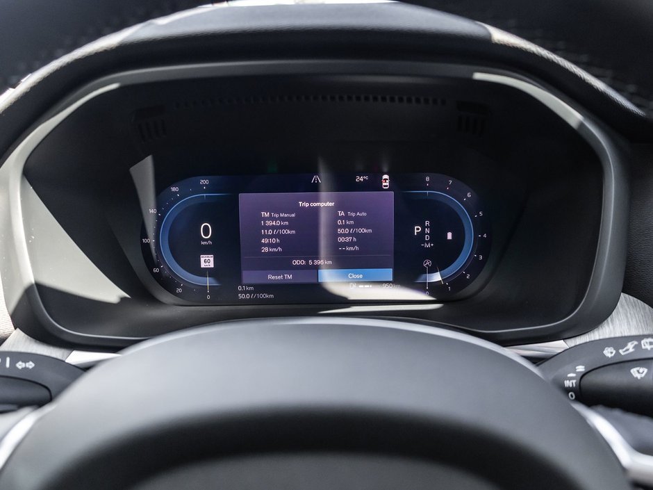 2025 Volvo XC60 Plus Dark Theme-11