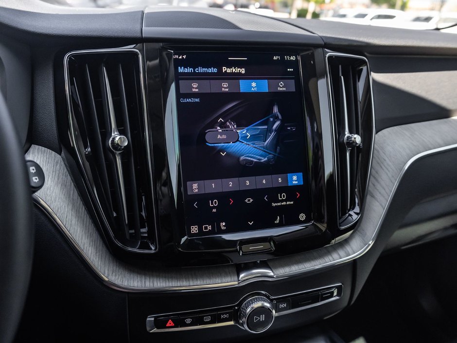 2025 Volvo XC60 Plus Dark Theme-21