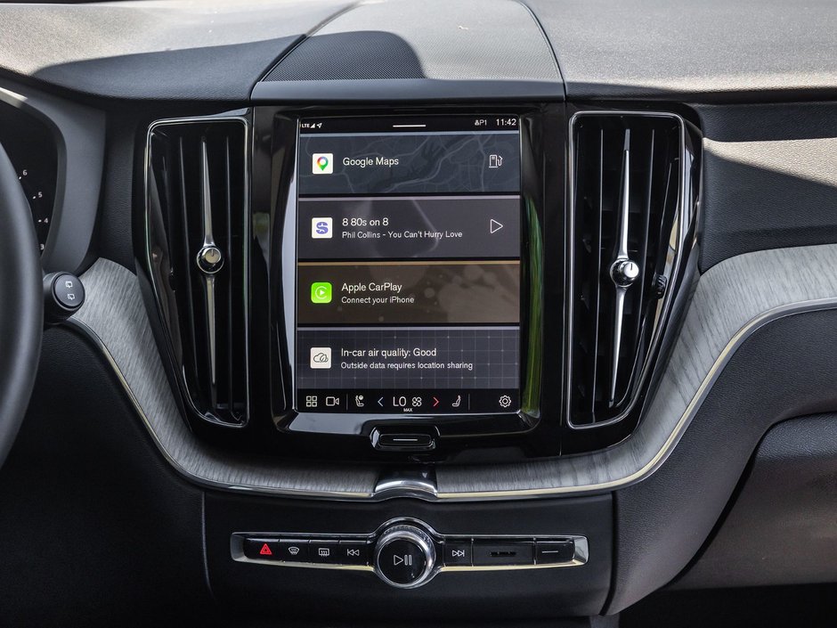 2025 Volvo XC60 Plus Dark Theme-29