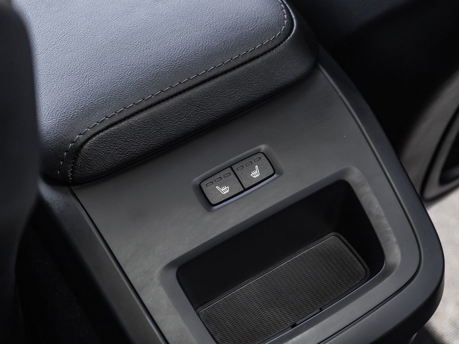 2025 Volvo XC60 Plus Dark Theme-27