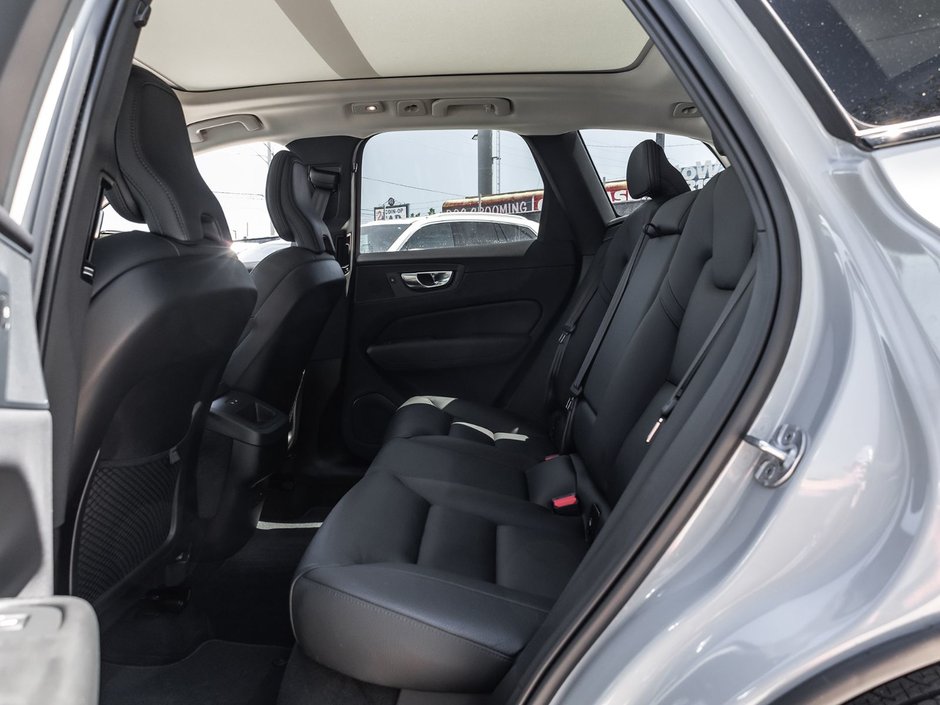 2025 Volvo XC60 Plus Dark Theme-26
