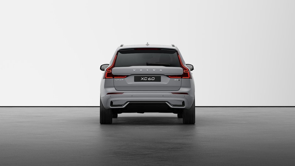 2025 Volvo XC60 Plus Dark Theme-3