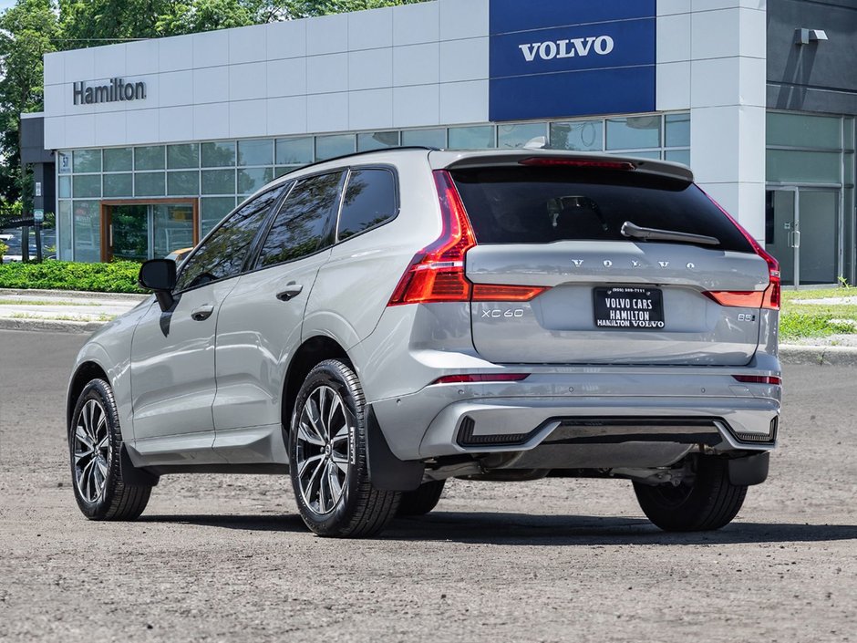 2025 Volvo XC60 Plus Dark Theme-4