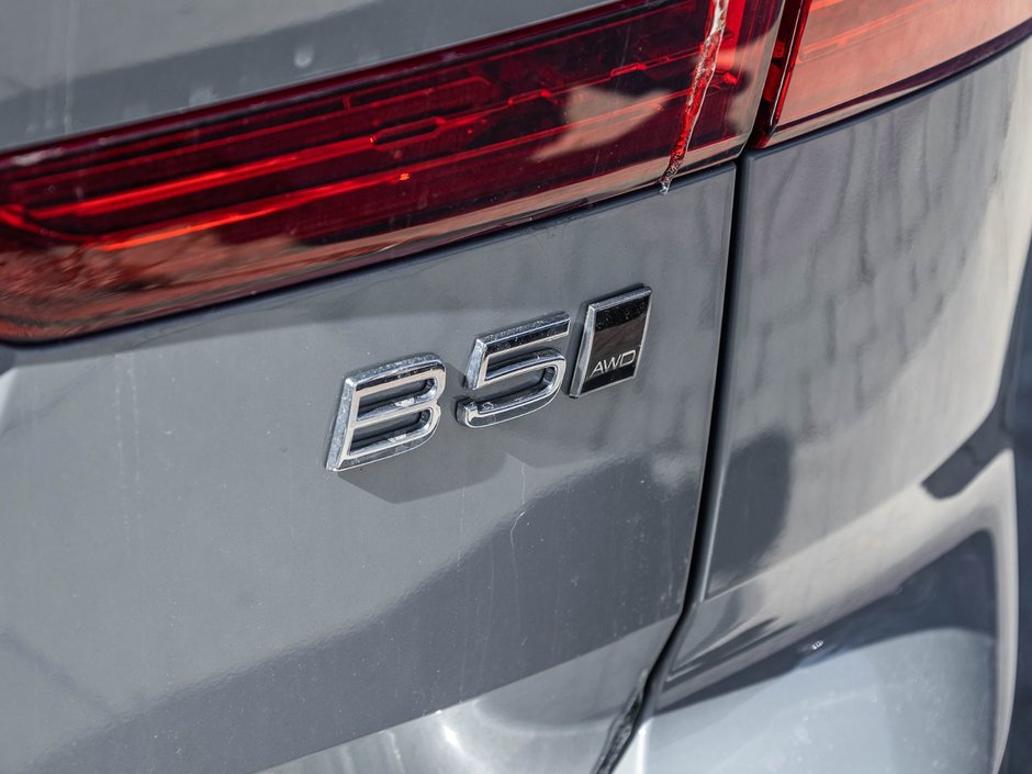 2025 Volvo XC60 Plus Dark Theme-7