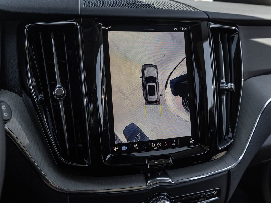 2025 Volvo XC60 Plus Dark Theme-16