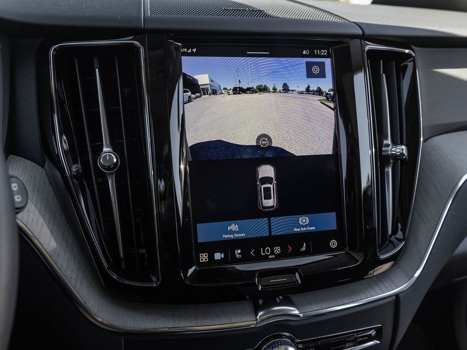 2025 Volvo XC60 Plus Dark Theme-15