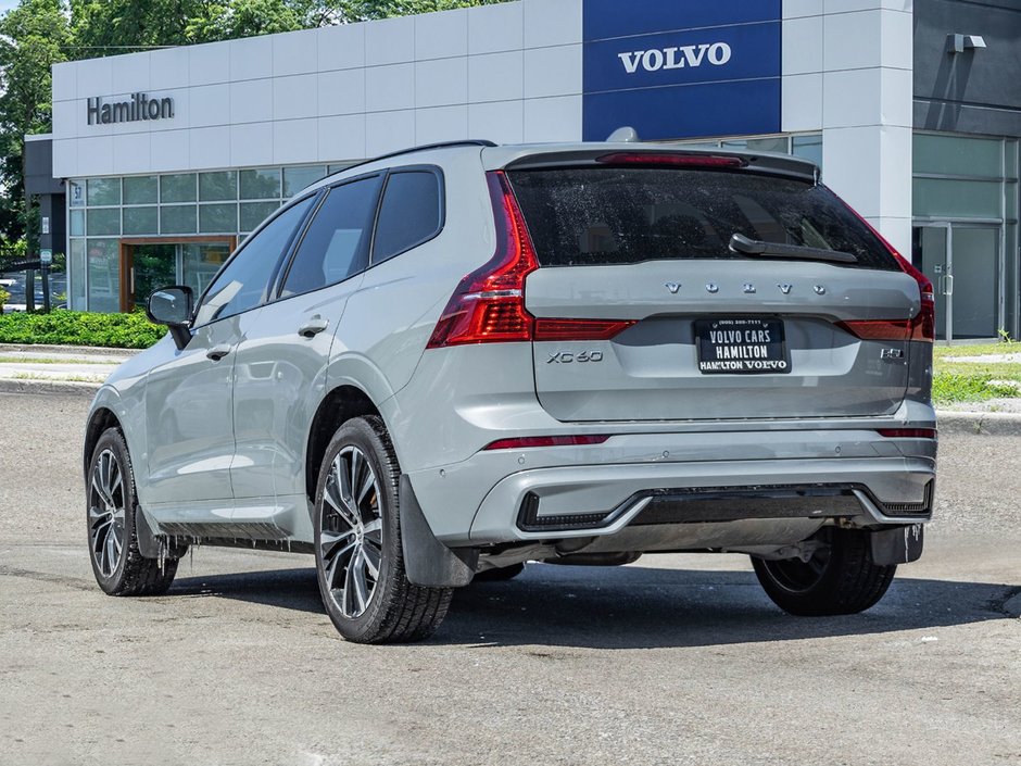 2025 Volvo XC60 Plus Dark Theme-4