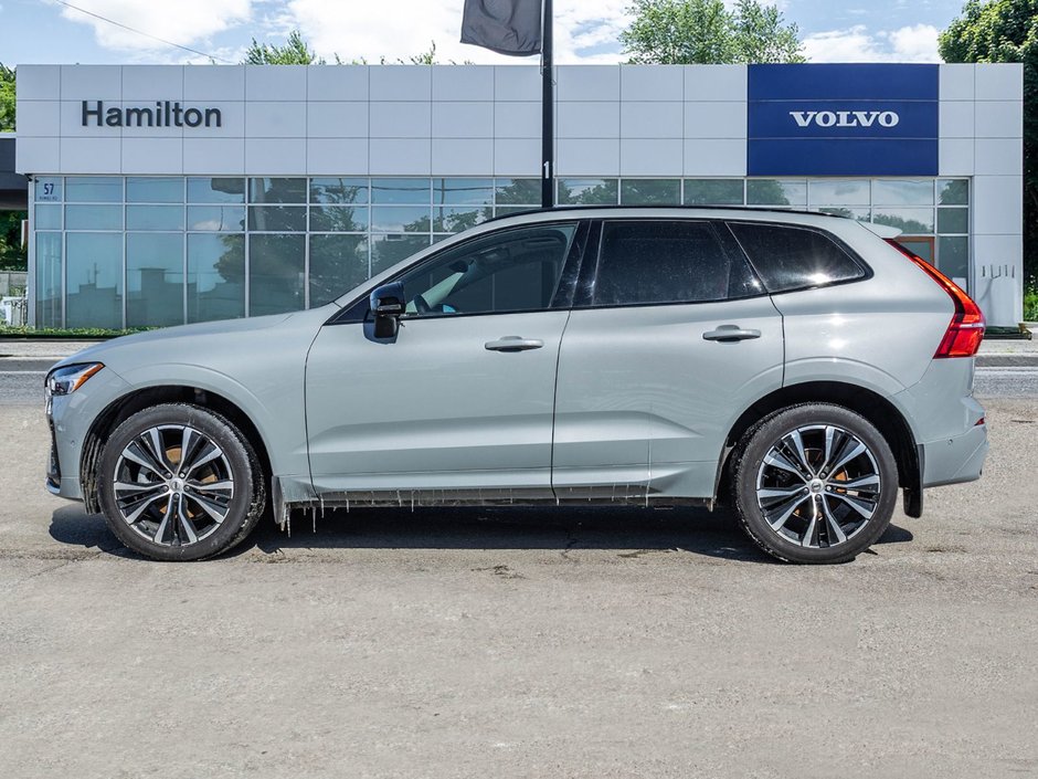 2025 Volvo XC60 Plus Dark Theme-2