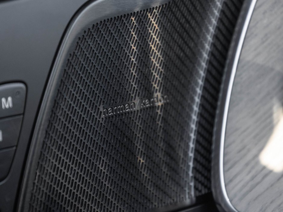 2025 Volvo XC60 Plus Dark Theme-19