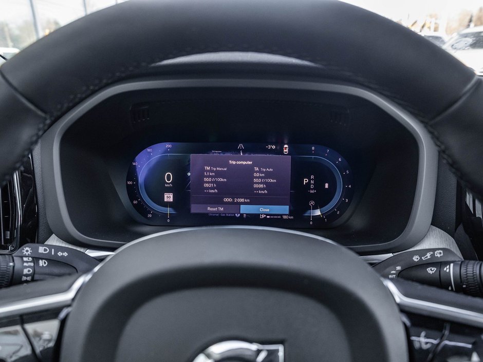 2025 Volvo XC60 Plus Dark Theme-12