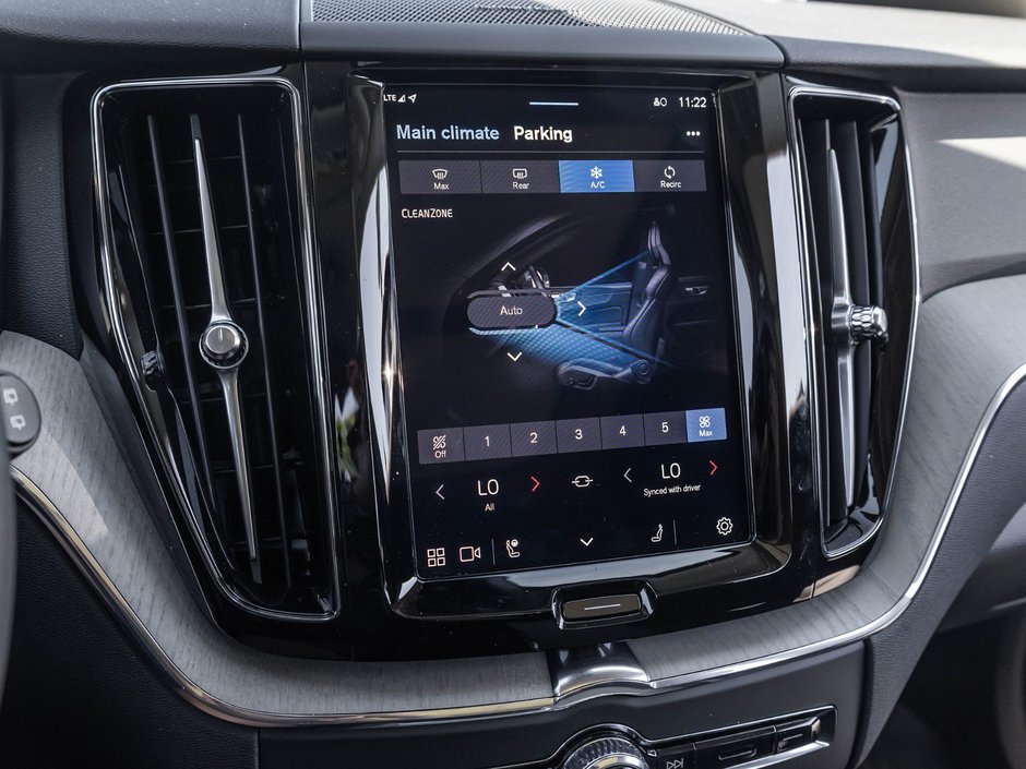 2025 Volvo XC60 Plus Dark Theme-23