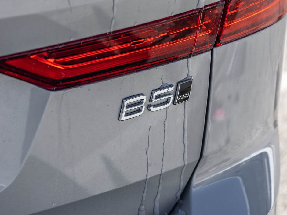 2025 Volvo XC60 Plus Dark Theme-7