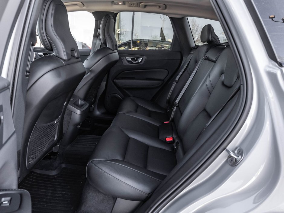 2025 Volvo XC60 Plus Dark Theme-24