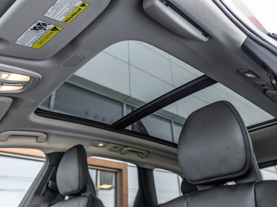 2025 Volvo XC60 Plus Dark Theme-22