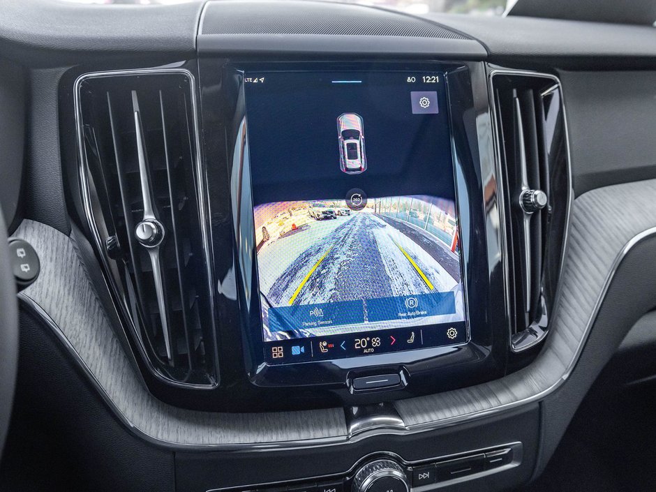 2025 Volvo XC60 Plus Dark Theme-13