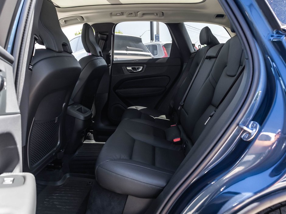 2025 Volvo XC60 Plus Dark Theme-26