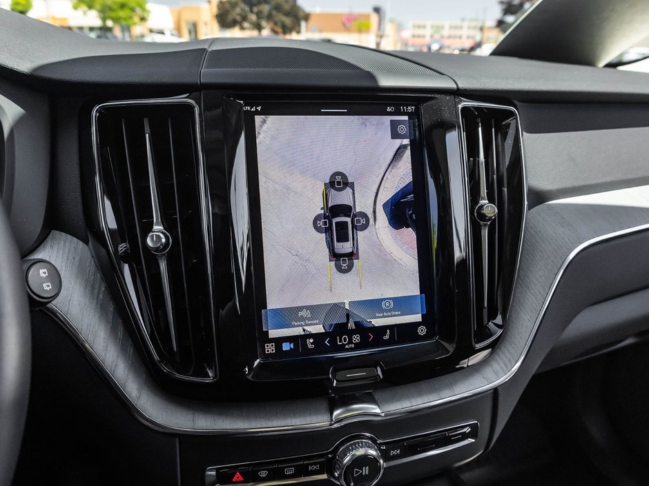 2025 Volvo XC60 Plus Dark Theme-15