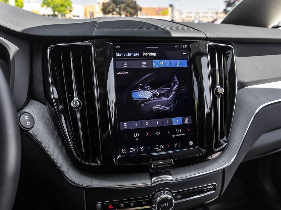 2025 Volvo XC60 Plus Dark Theme-20