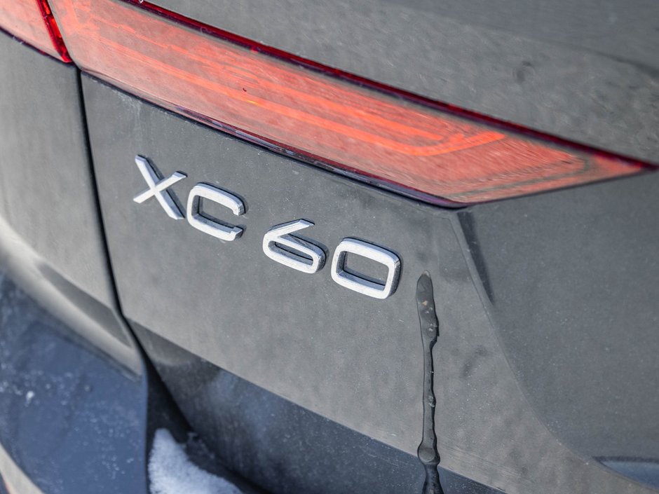 2025 Volvo XC60 Plus Dark Theme-6