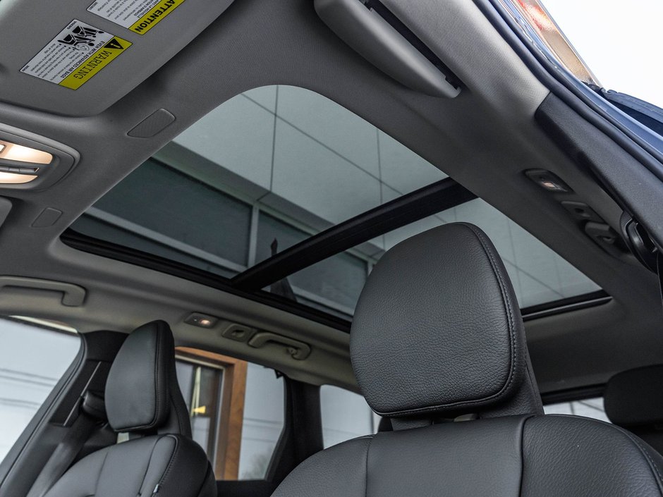 2025 Volvo XC60 Plus Dark Theme-24