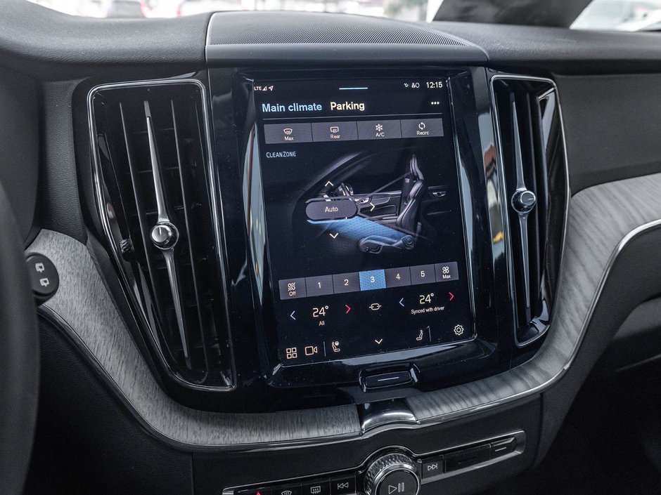 2025 Volvo XC60 Plus Dark Theme-21