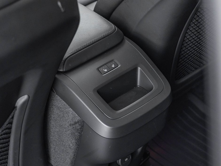 2025 Volvo XC60 Plus Dark Theme-27