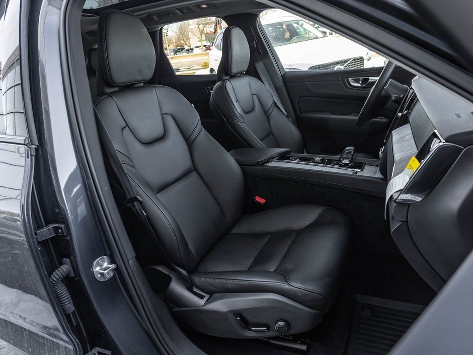 2025 Volvo XC60 Plus Dark Theme-25