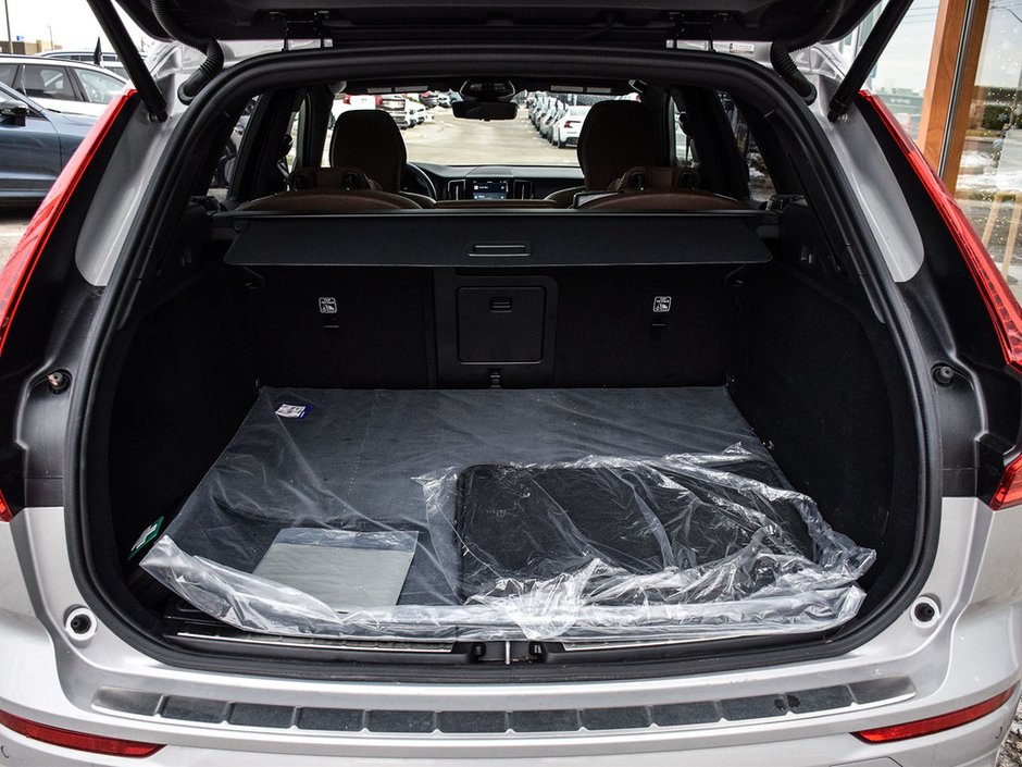 2025 Volvo XC60 Plus Dark Theme-8