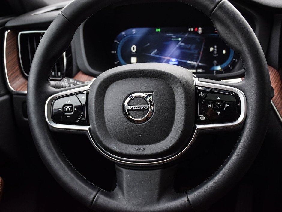 2025 Volvo XC60 Plus Dark Theme-15