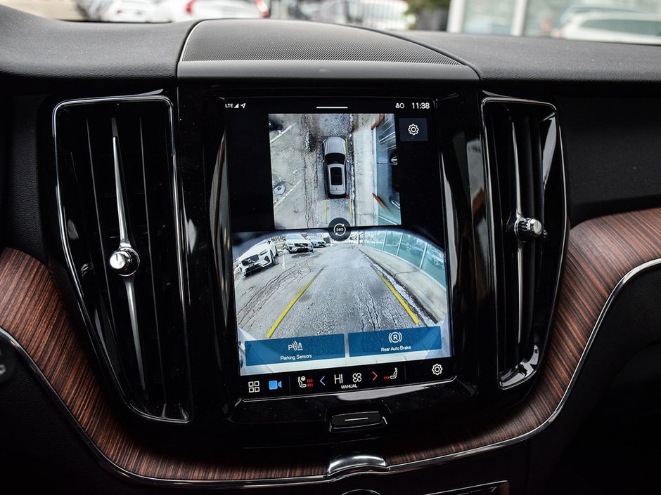 2025 Volvo XC60 Plus Dark Theme-23