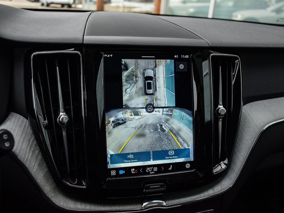 2025 Volvo XC60 Plus Dark Theme-23