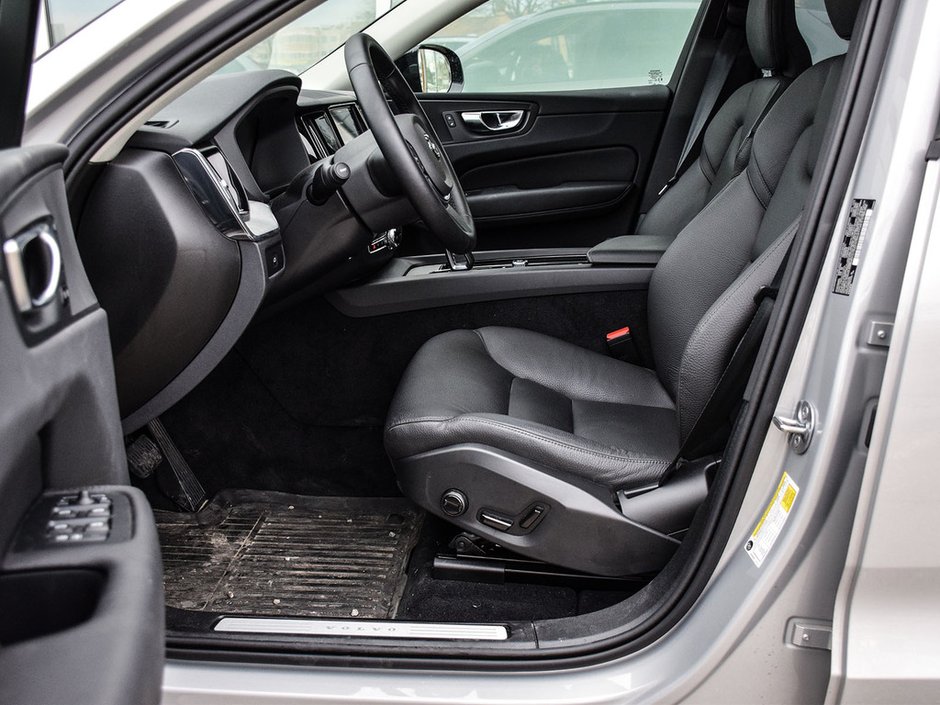 2025 Volvo XC60 Plus Dark Theme-20