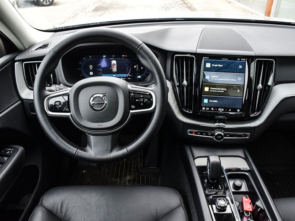 2025 Volvo XC60 Plus Dark Theme-10