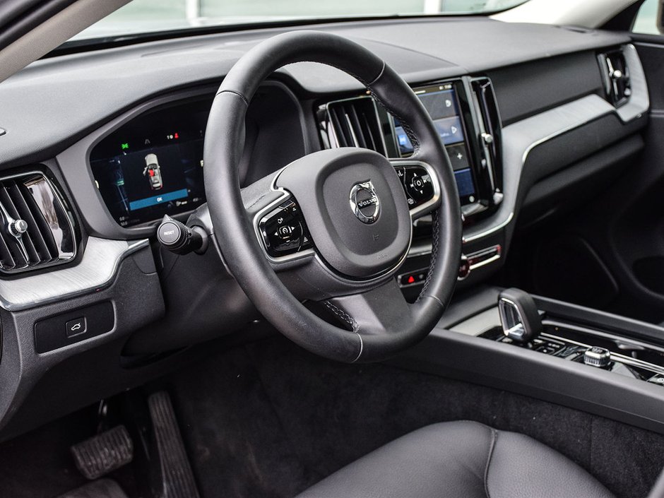 2025 Volvo XC60 Plus Dark Theme-19