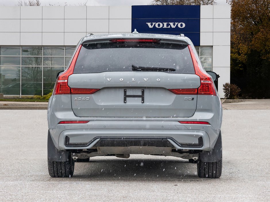 2025 Volvo XC60 Ultra Dark Theme-5