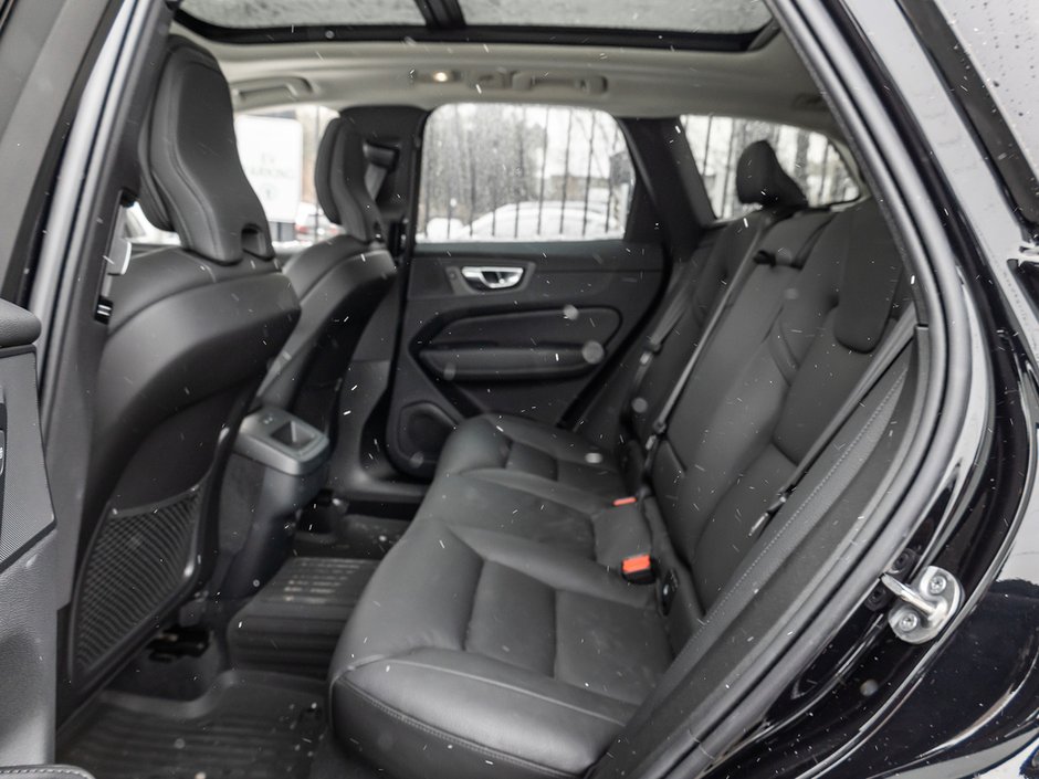 2025 Volvo XC60 Plus Dark Theme-23