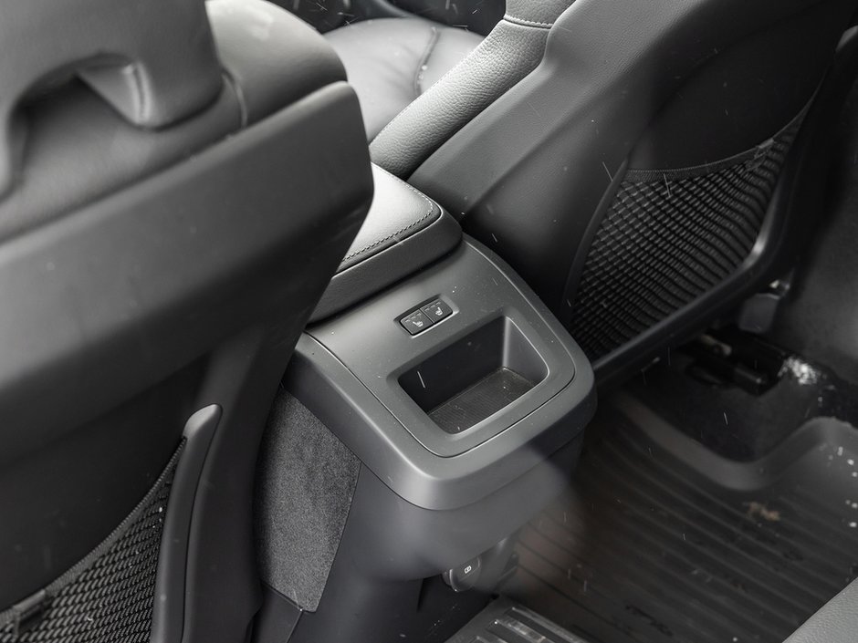 2025 Volvo XC60 Plus Dark Theme-24