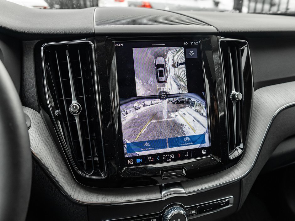 2025 Volvo XC60 Plus Dark Theme-11