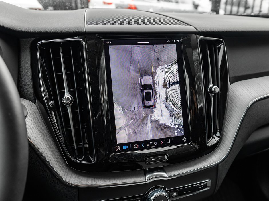 2025 Volvo XC60 Plus Dark Theme-12