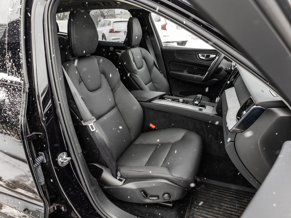 2025 Volvo XC60 Plus Dark Theme-22