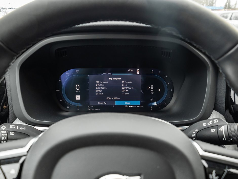 2025 Volvo XC60 Plus Dark Theme-10