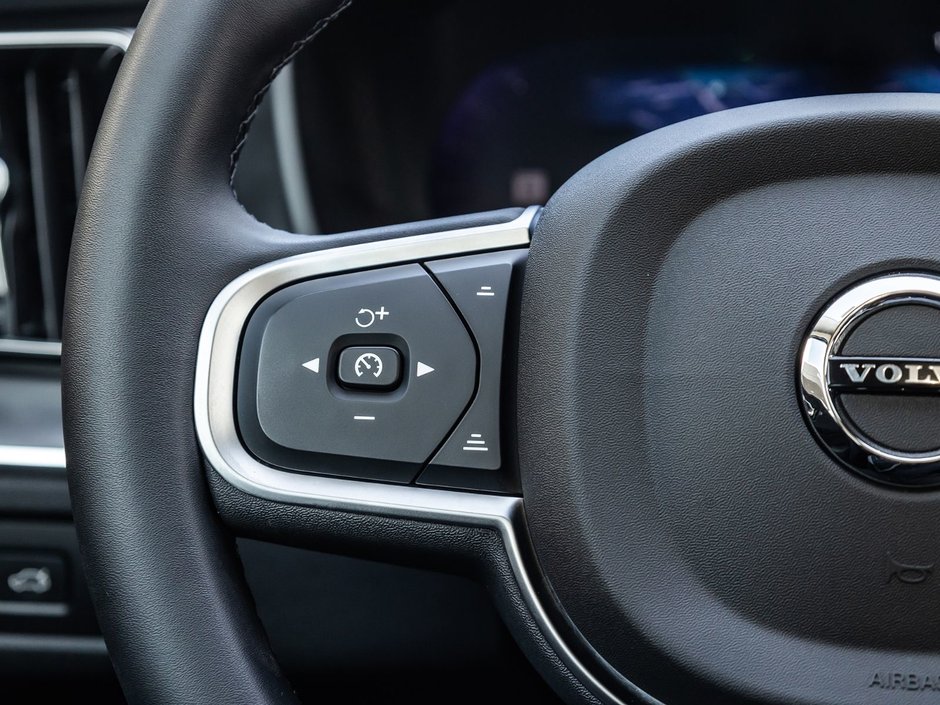 2025 Volvo XC60 Core Dark Theme-10