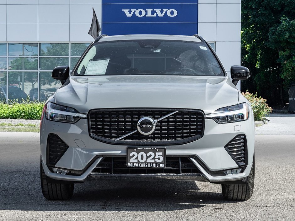 2025 Volvo XC60 Core Dark Theme-1
