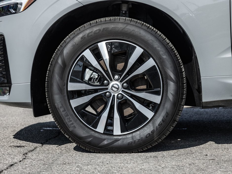 2025 Volvo XC60 Core Dark Theme-3