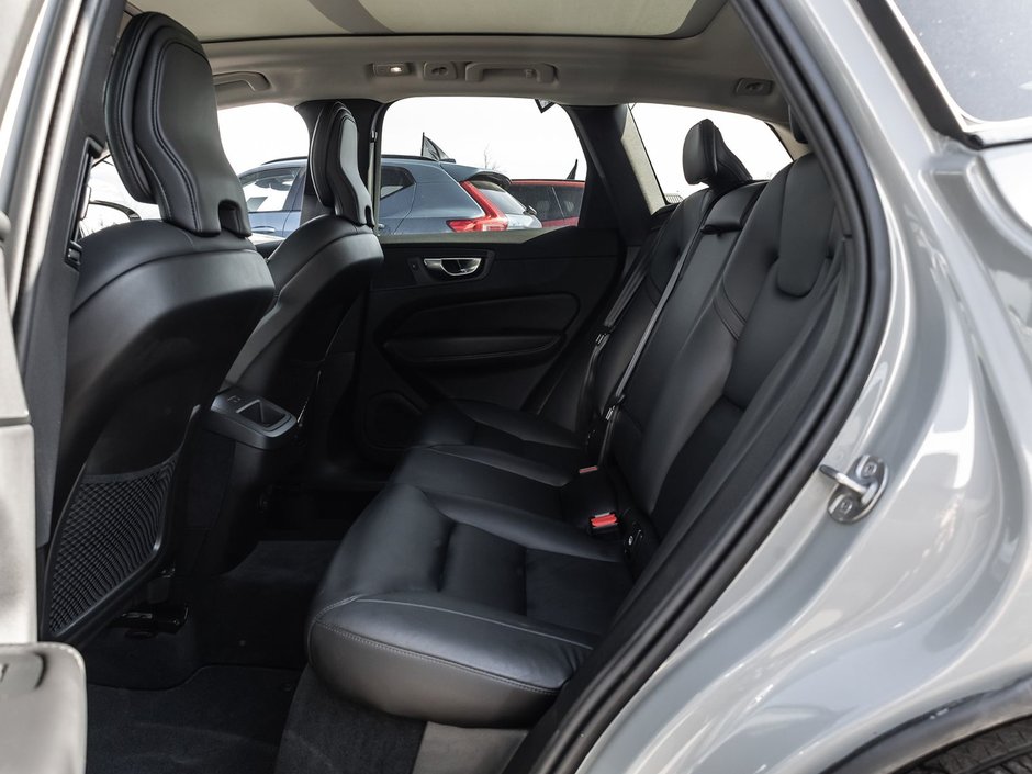 2025 Volvo XC60 Core Dark Theme-24