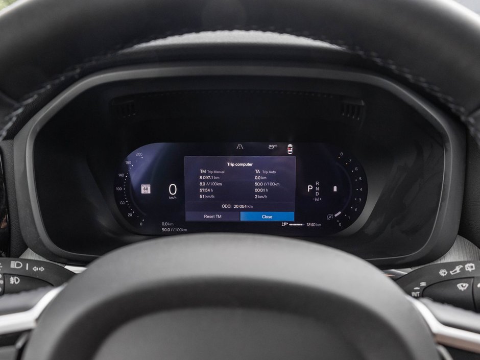 2025 Volvo XC60 Plus Dark Theme-9