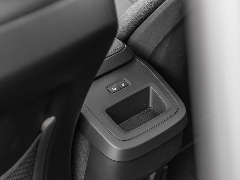 2025 Volvo XC60 Plus Dark Theme-27