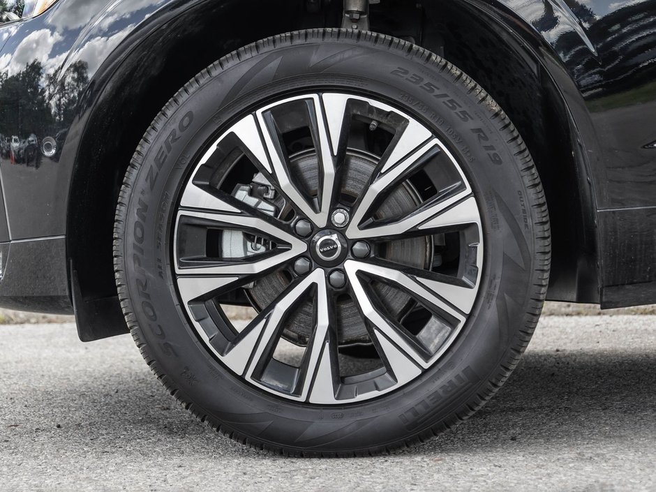 2025 Volvo XC60 Plus Dark Theme-3